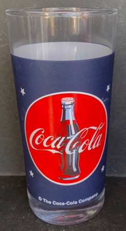 305007-2 € 3,00 coca cola glas logo op blauwe achtergrond D6 H13,5 cm.jpeg